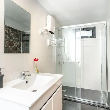 Holiday home 2 Bedrooms House With Sea View Private Pool And Enclosed Garden At Porto Moniz 1 Km Away From The Beach *
