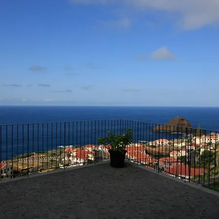 2 Bedrooms House With Sea View Private Pool And Enclosed Garden At Porto Moniz 1 Km Away From The Beach *
